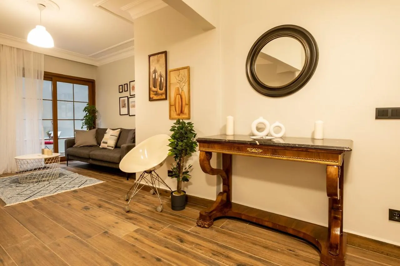 Spacious And Comfy 2Br In The Heart Of Cihangir Apartment Istanbul